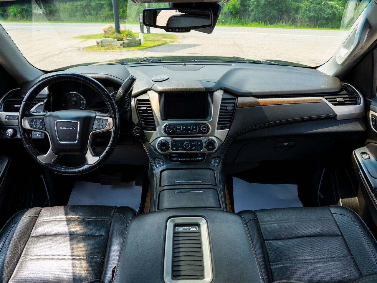 2018 GMC Yukon Denali - Photo 28 - Washington, MI 48094
