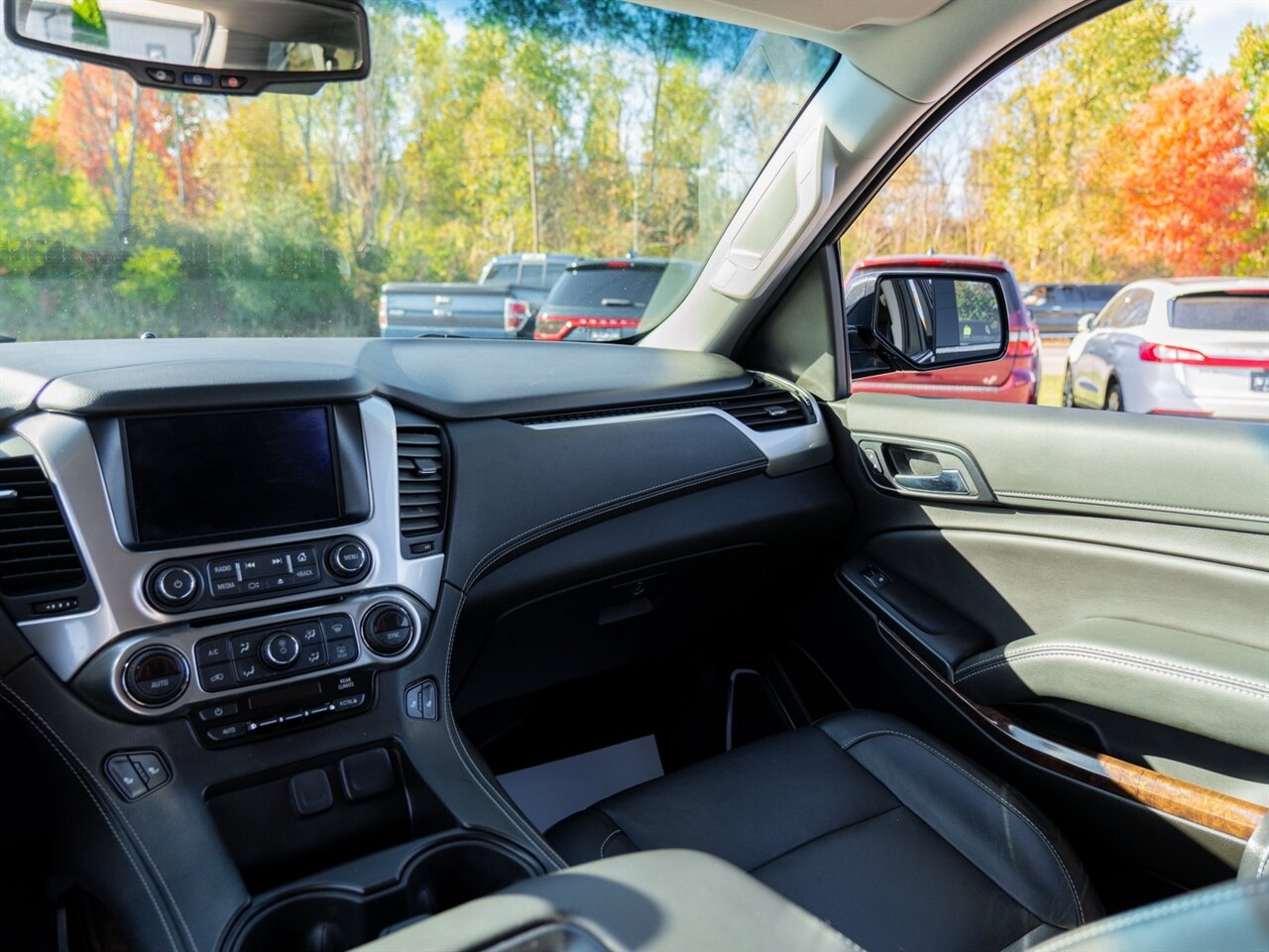 2019 Chevrolet Suburban LT   - Photo 29 - Washington, MI 48094