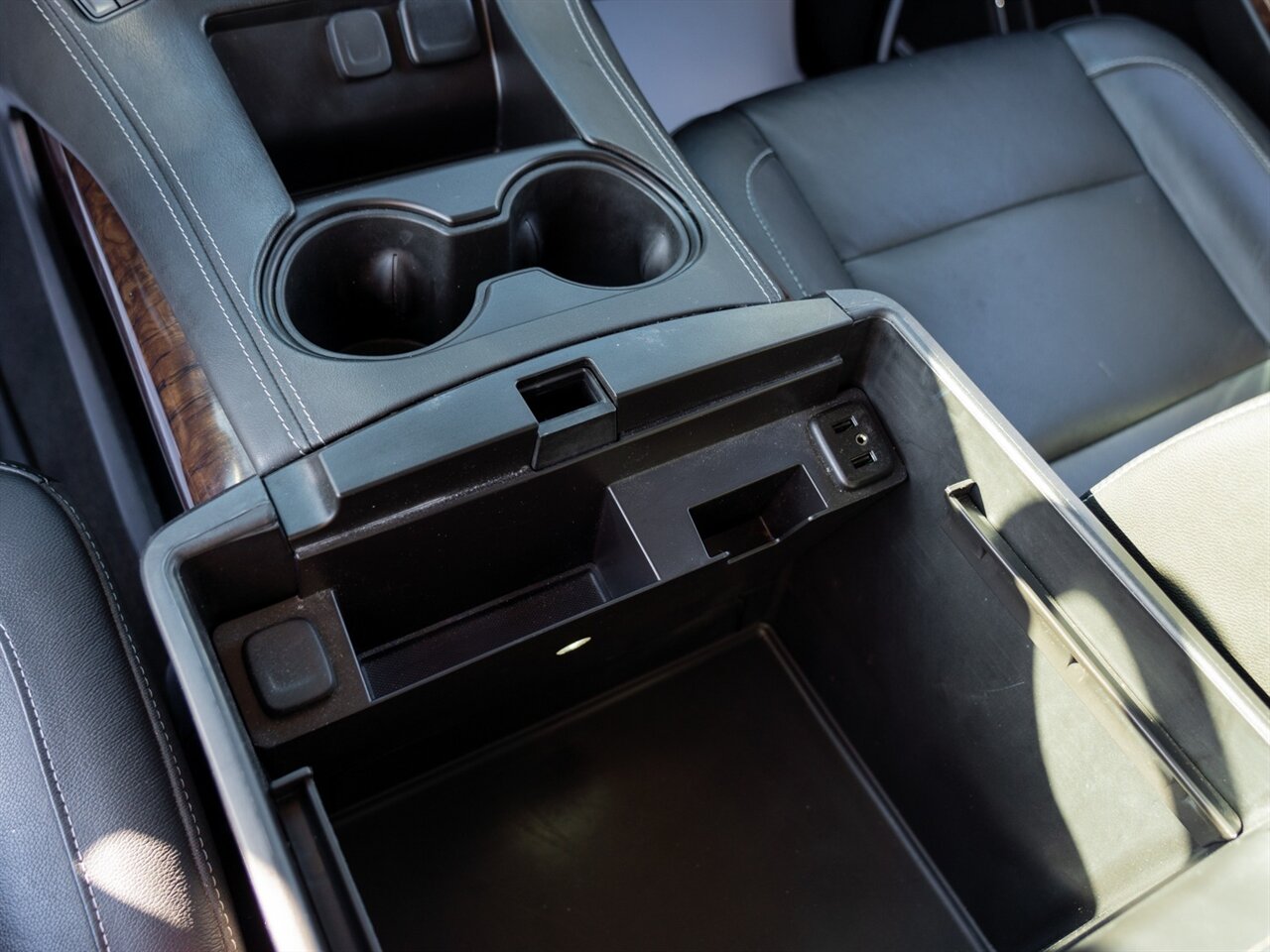 2019 Chevrolet Suburban LT   - Photo 43 - Washington, MI 48094