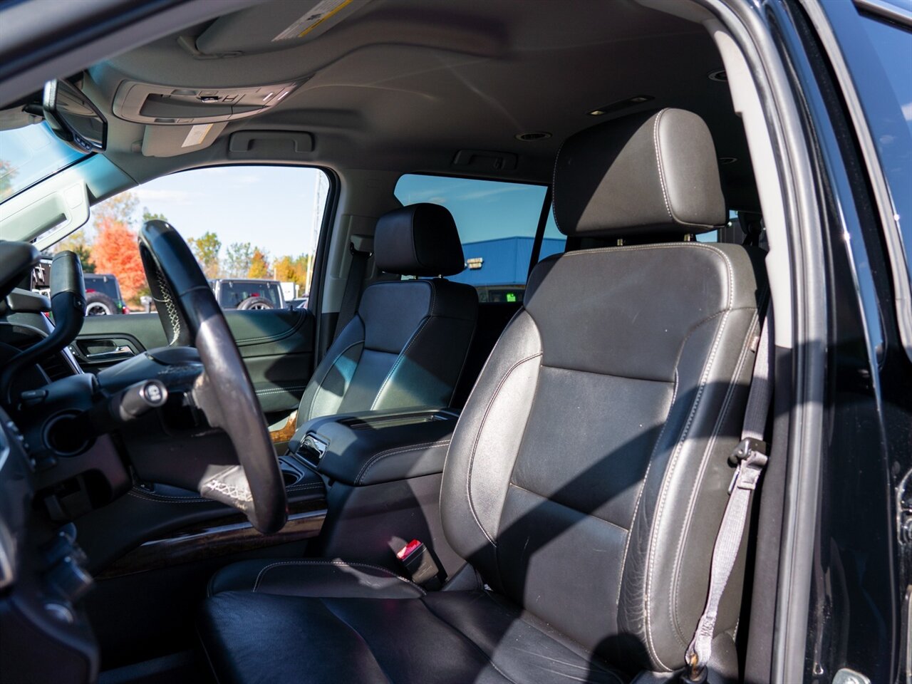 2019 Chevrolet Suburban LT   - Photo 18 - Washington, MI 48094