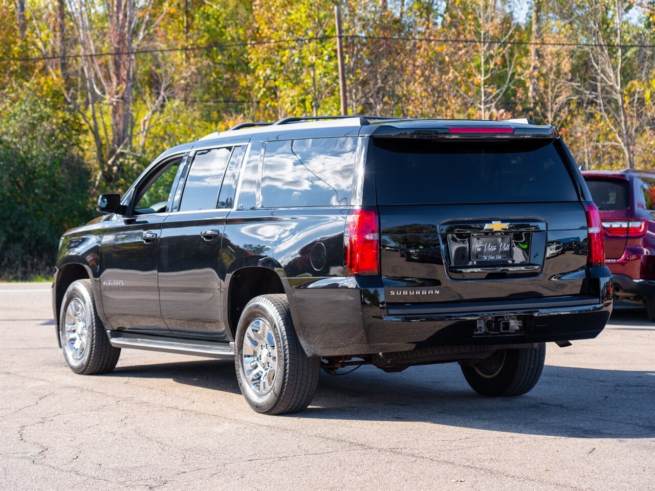 2019 Chevrolet Suburban LT   - Photo 7 - Washington, MI 48094