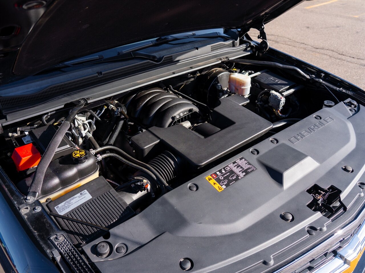 2019 Chevrolet Suburban LT   - Photo 14 - Washington, MI 48094