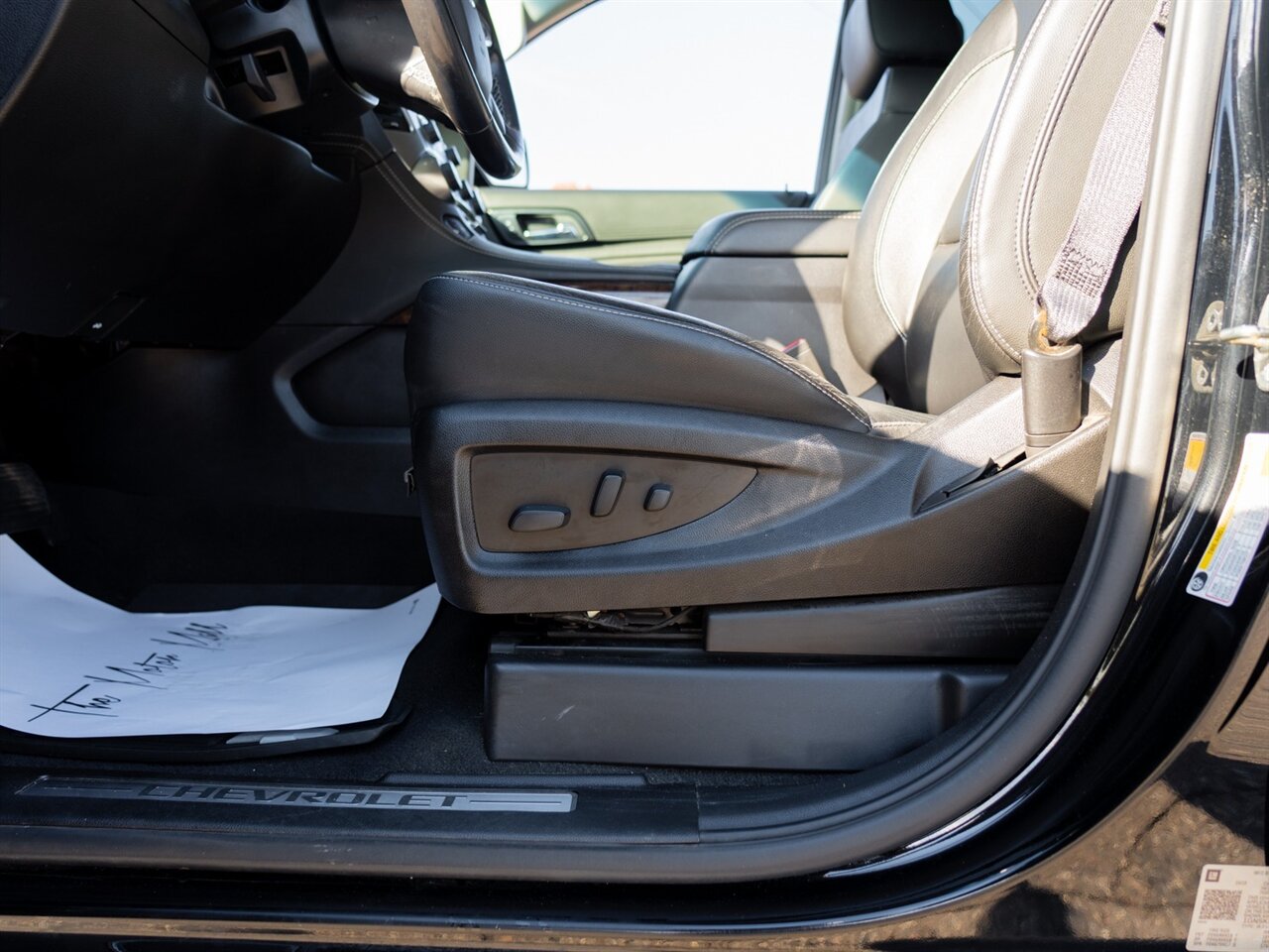 2019 Chevrolet Suburban LT   - Photo 17 - Washington, MI 48094