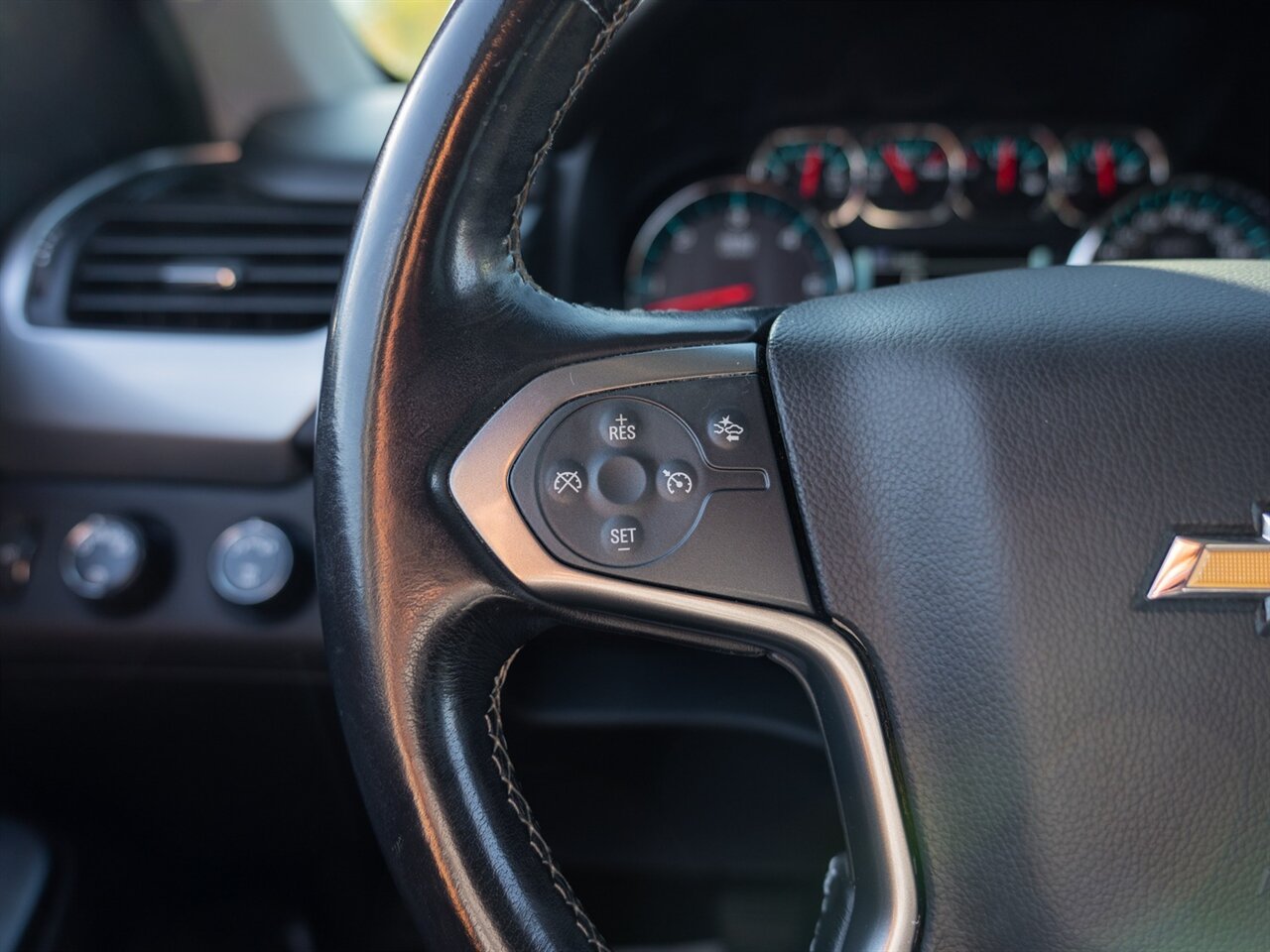 2019 Chevrolet Suburban LT   - Photo 31 - Washington, MI 48094