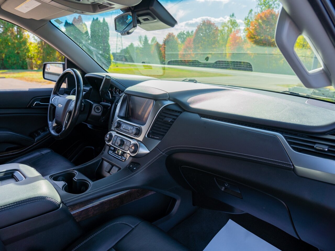 2019 Chevrolet Suburban LT   - Photo 20 - Washington, MI 48094