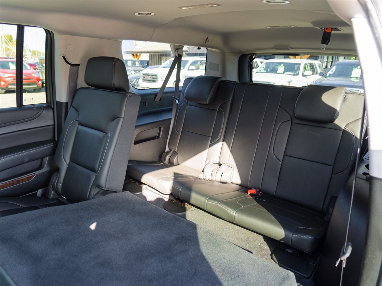 2019 Chevrolet Suburban LT   - Photo 24 - Washington, MI 48094