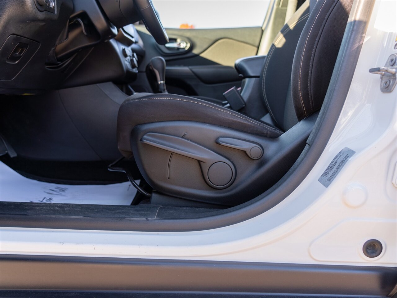 2017 Jeep Cherokee Latitude - Photo 18 - Washington, MI 48094