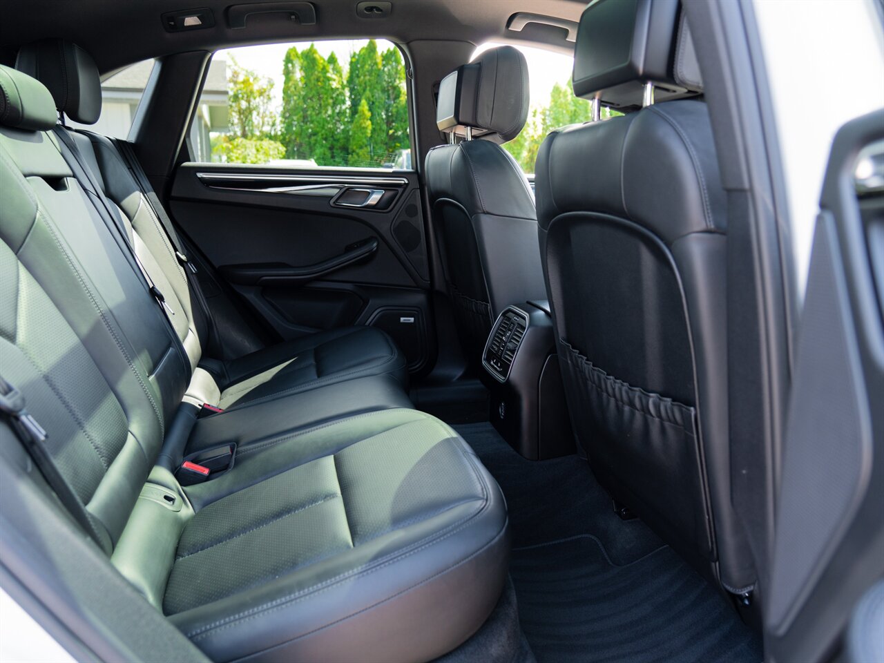 2019 Porsche Macan S - Photo 21 - Washington, MI 48094