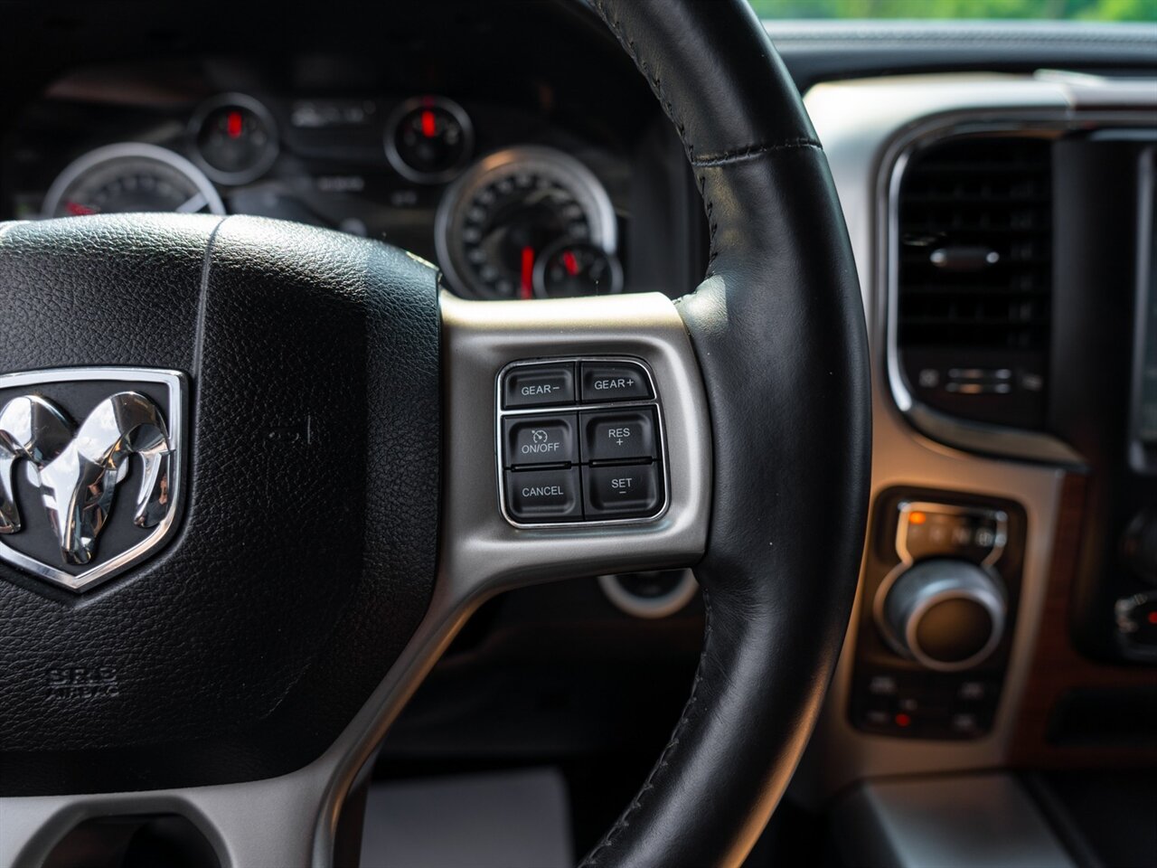 2016 RAM 1500 Laramie - Photo 31 - Washington, MI 48094