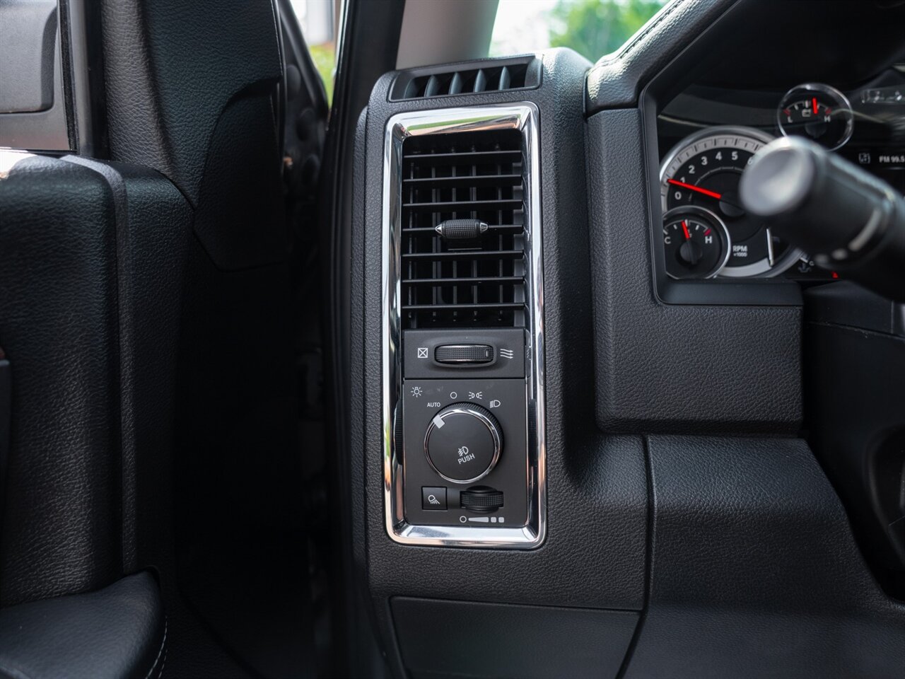 2016 RAM 1500 Laramie - Photo 38 - Washington, MI 48094