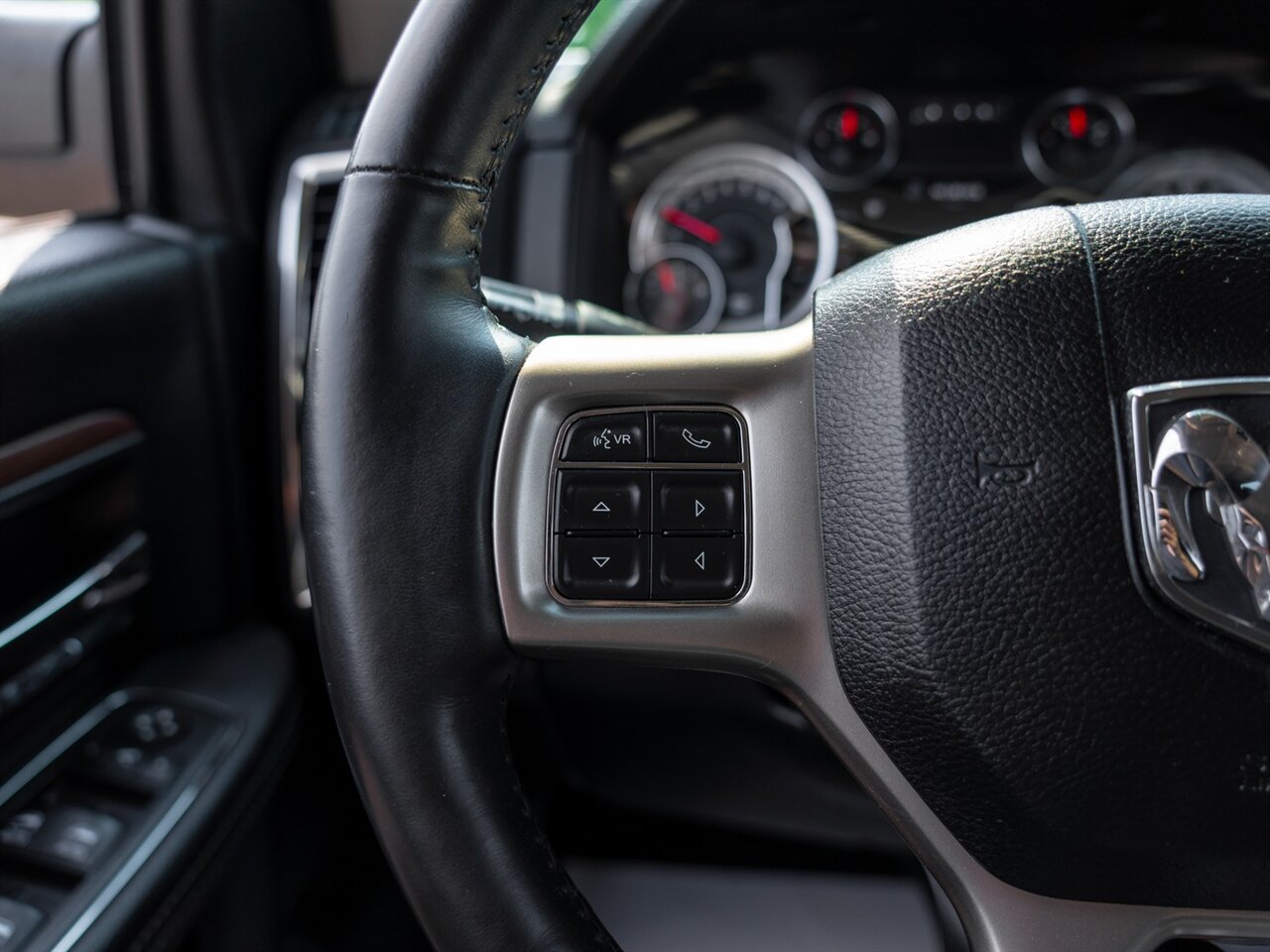 2016 RAM 1500 Laramie - Photo 30 - Washington, MI 48094