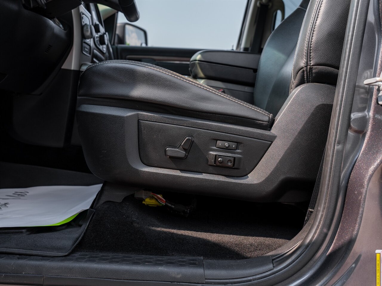 2016 RAM 1500 Laramie - Photo 18 - Washington, MI 48094
