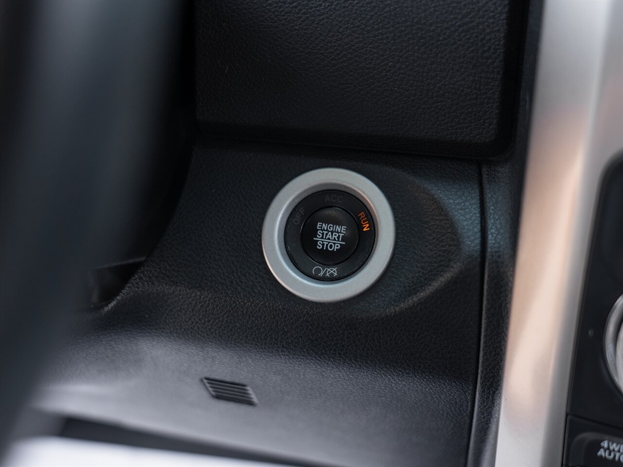 2016 RAM 1500 Laramie - Photo 37 - Washington, MI 48094
