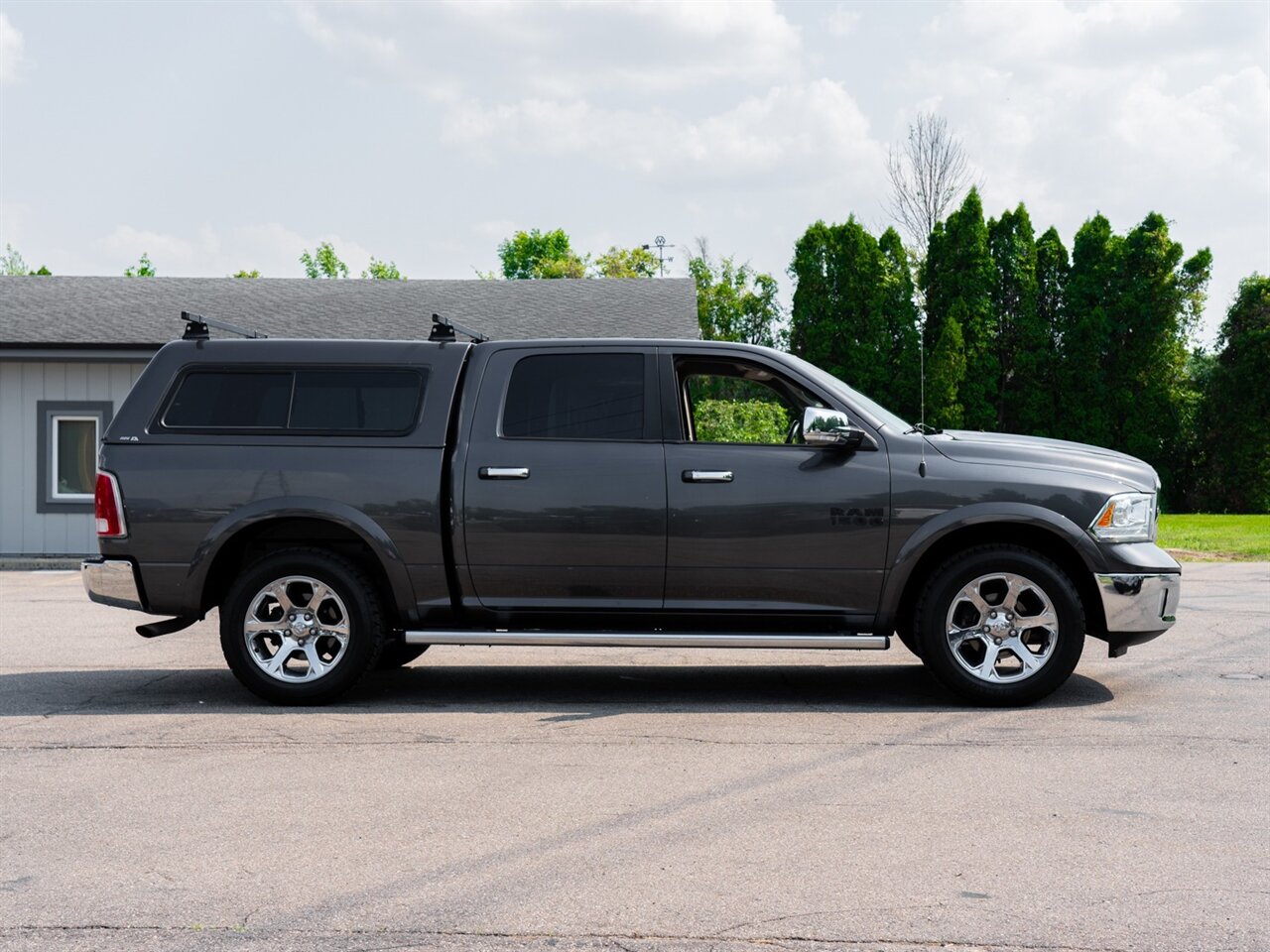 2016 RAM 1500 Laramie - Photo 4 - Washington, MI 48094