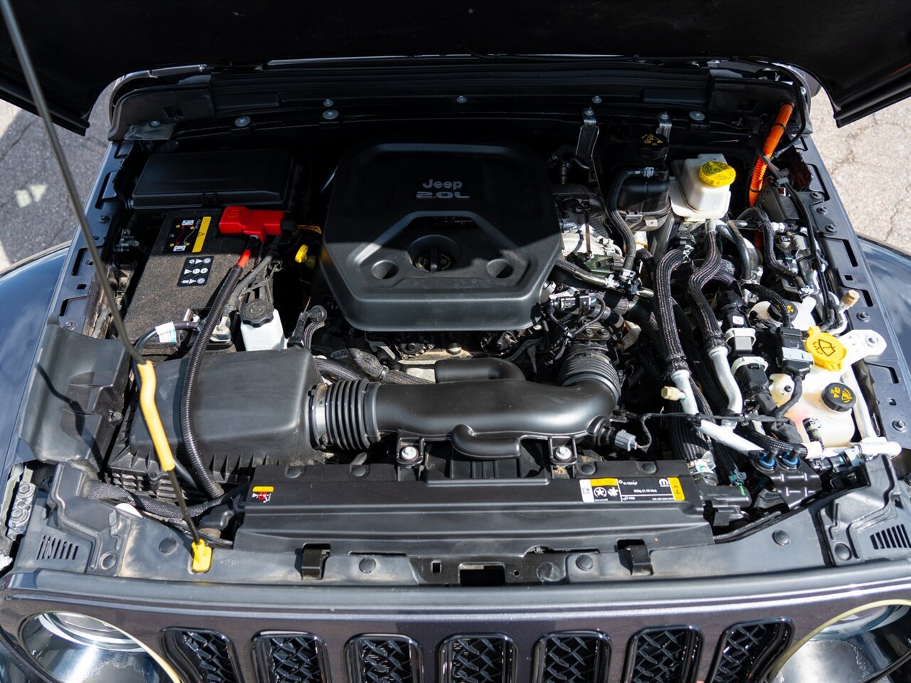 2022 Jeep Wrangler Unlimited Sahara 4xe   - Photo 12 - Washington, MI 48094