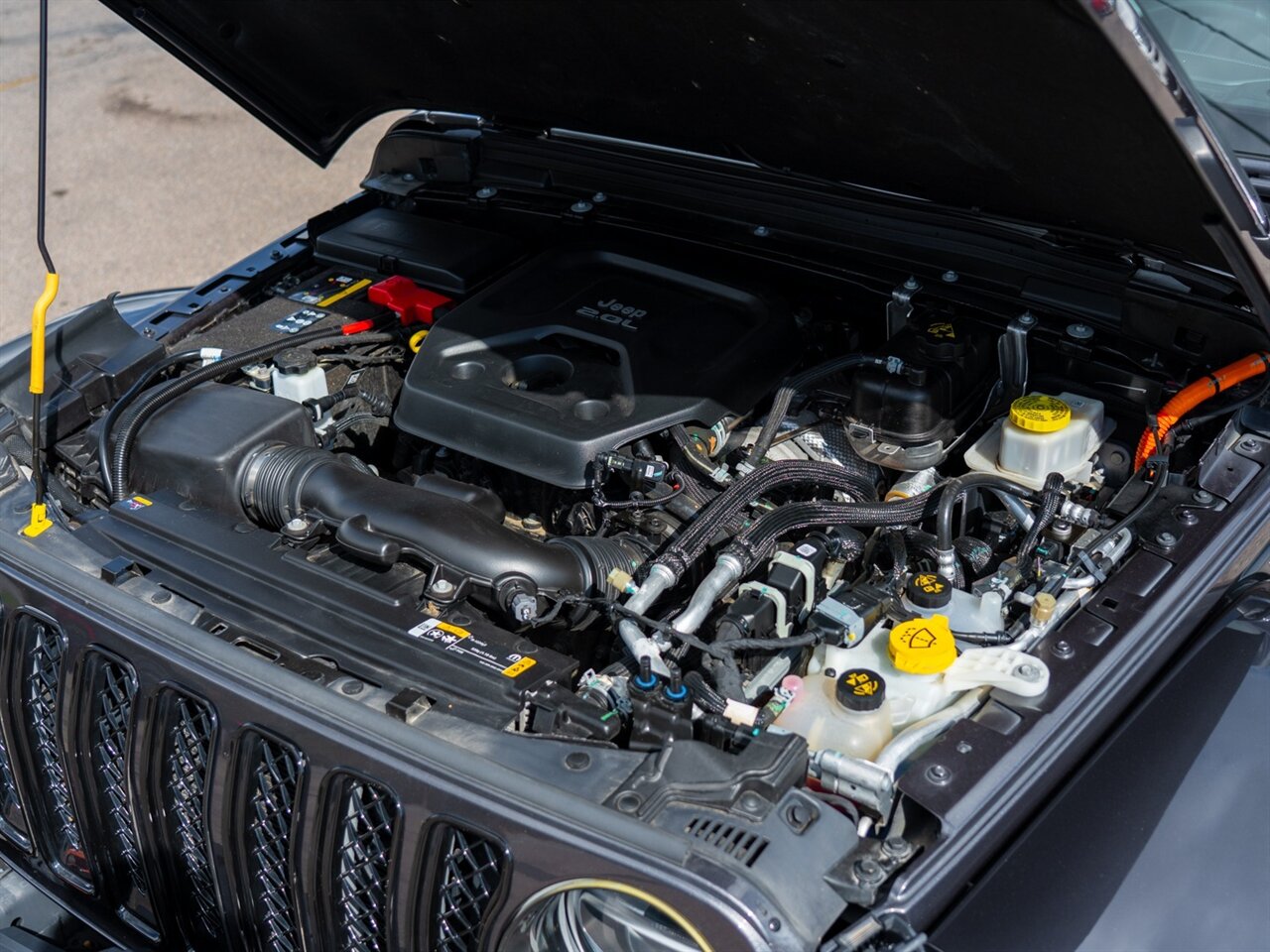 2022 Jeep Wrangler Unlimited Sahara 4xe   - Photo 13 - Washington, MI 48094