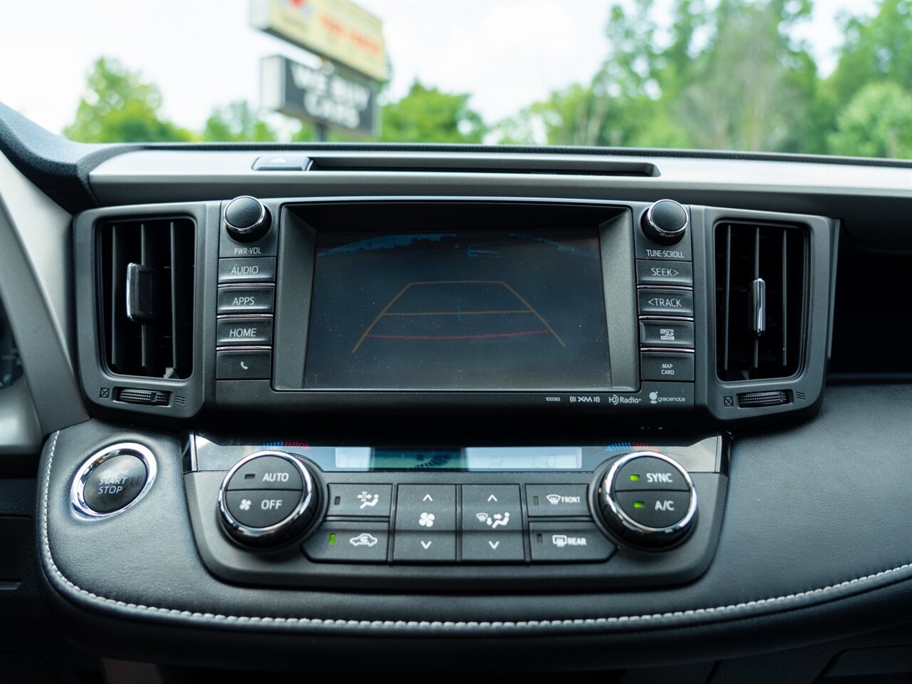 2017 Toyota RAV4 XLE - Photo 29 - Washington, MI 48094