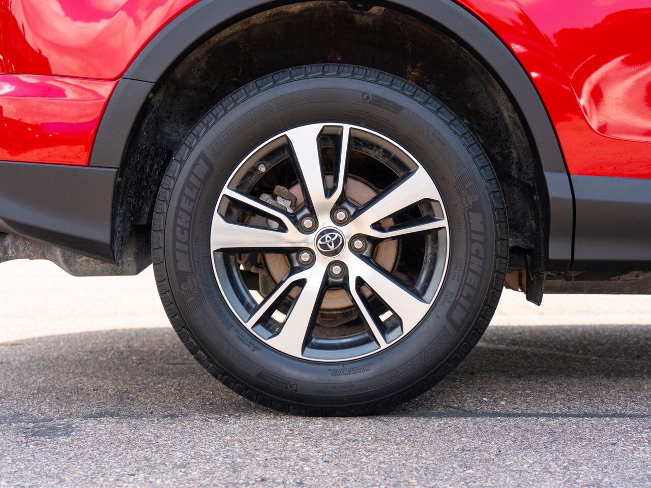 2017 Toyota RAV4 XLE - Photo 41 - Washington, MI 48094