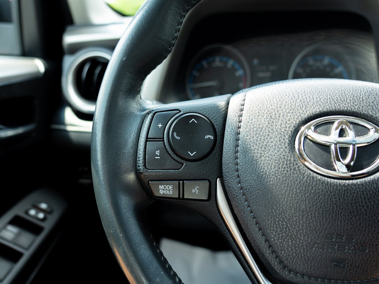 2017 Toyota RAV4 XLE - Photo 27 - Washington, MI 48094