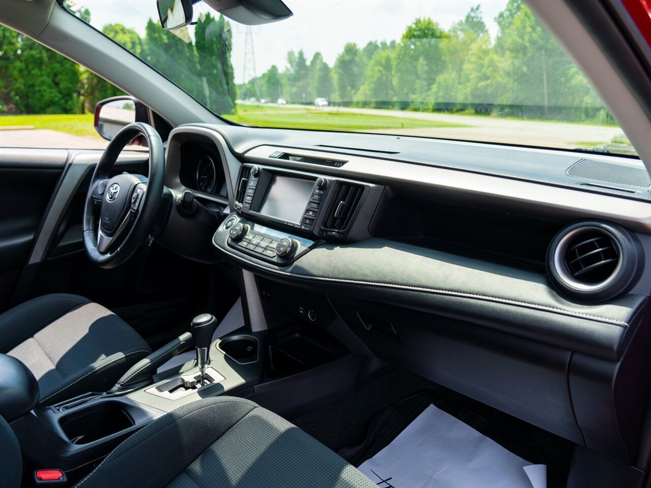 2017 Toyota RAV4 XLE - Photo 19 - Washington, MI 48094