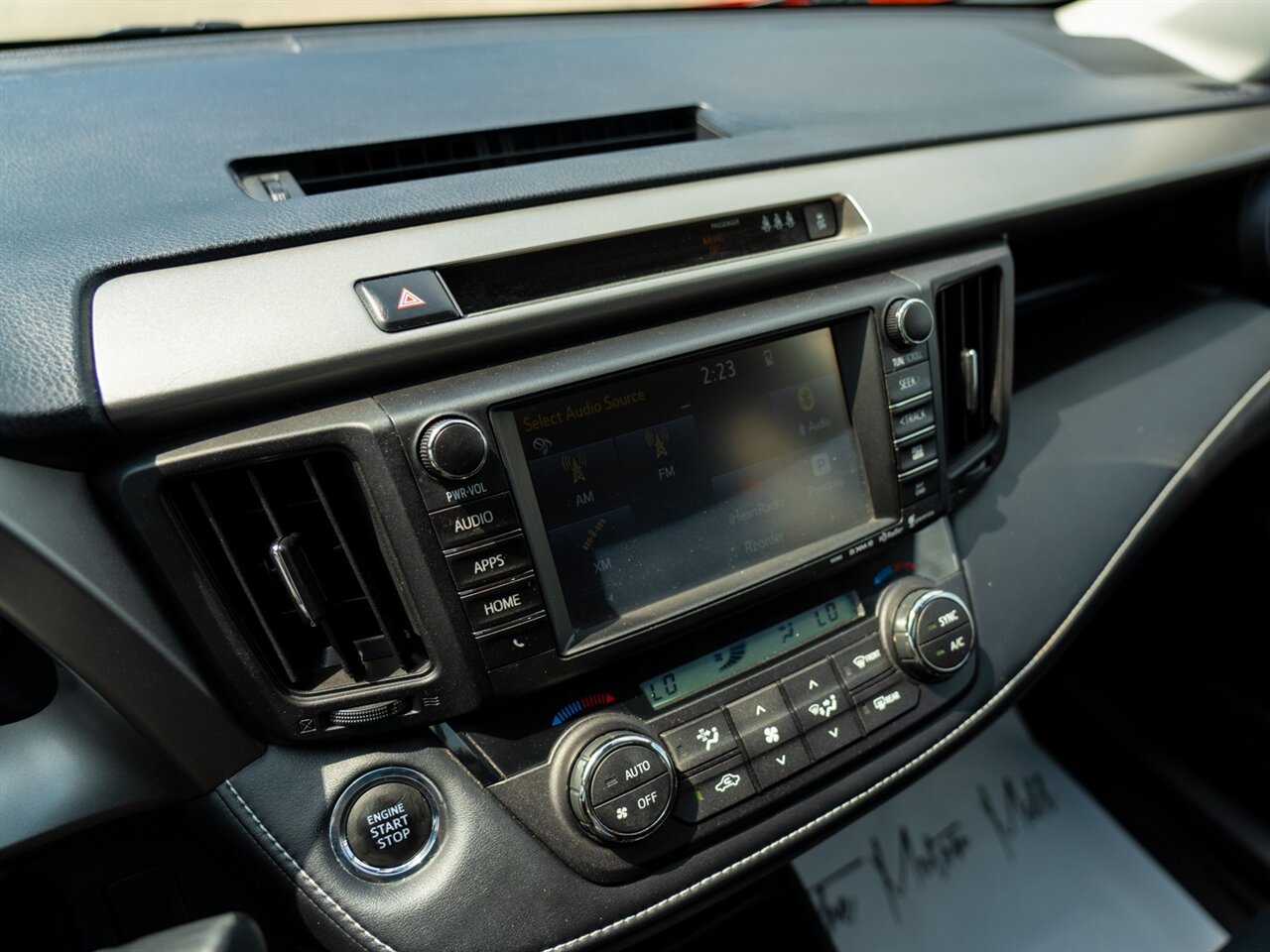 2017 Toyota RAV4 XLE - Photo 32 - Washington, MI 48094