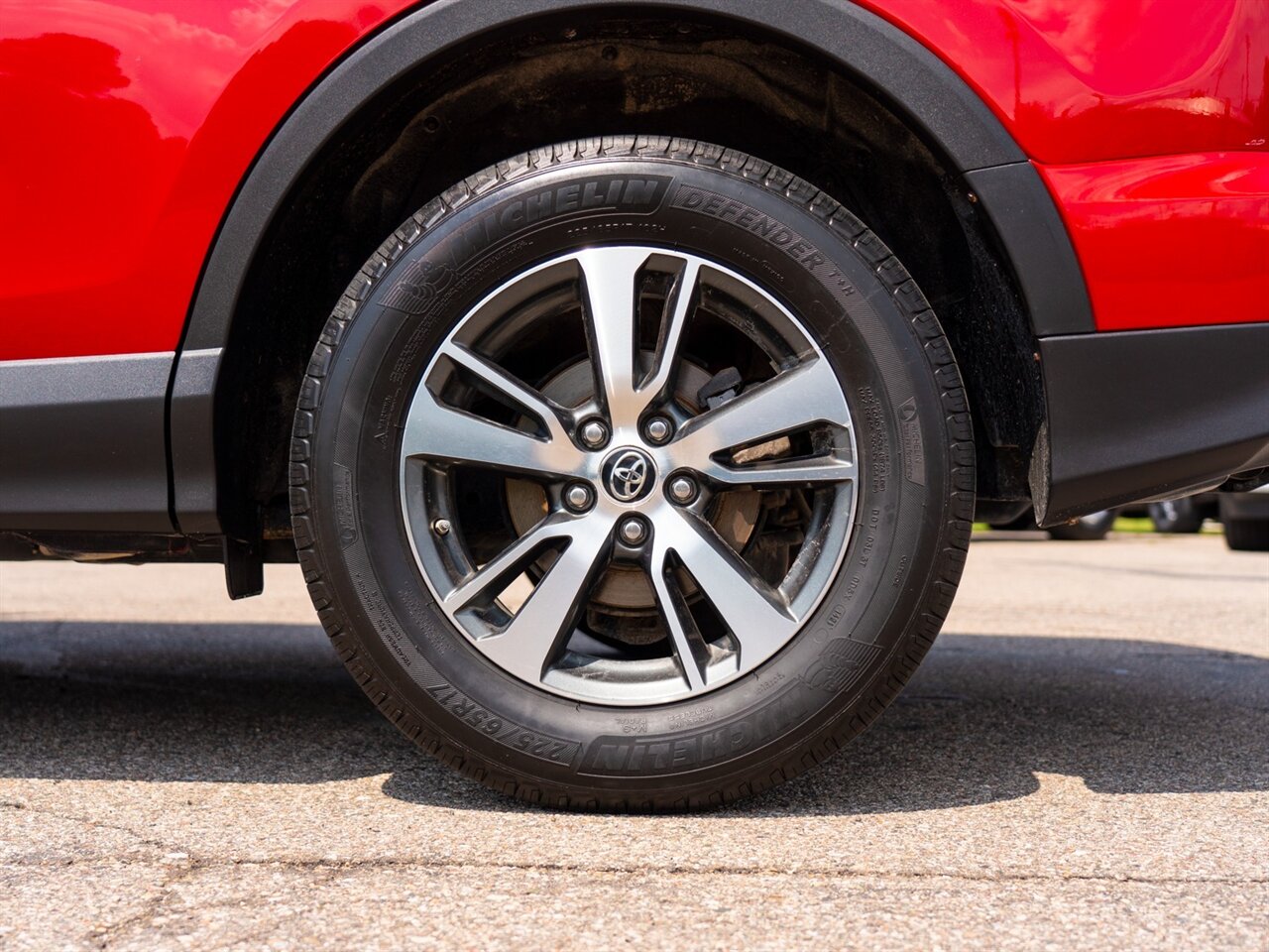 2017 Toyota RAV4 XLE - Photo 42 - Washington, MI 48094