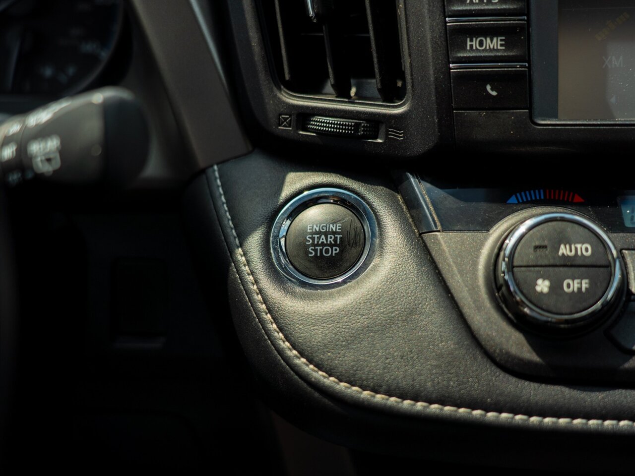 2017 Toyota RAV4 XLE - Photo 34 - Washington, MI 48094