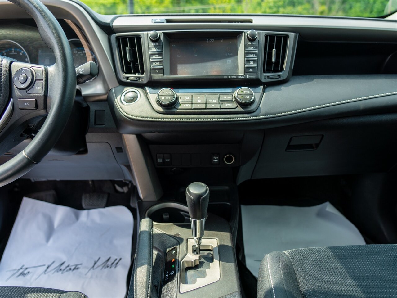 2017 Toyota RAV4 XLE - Photo 30 - Washington, MI 48094