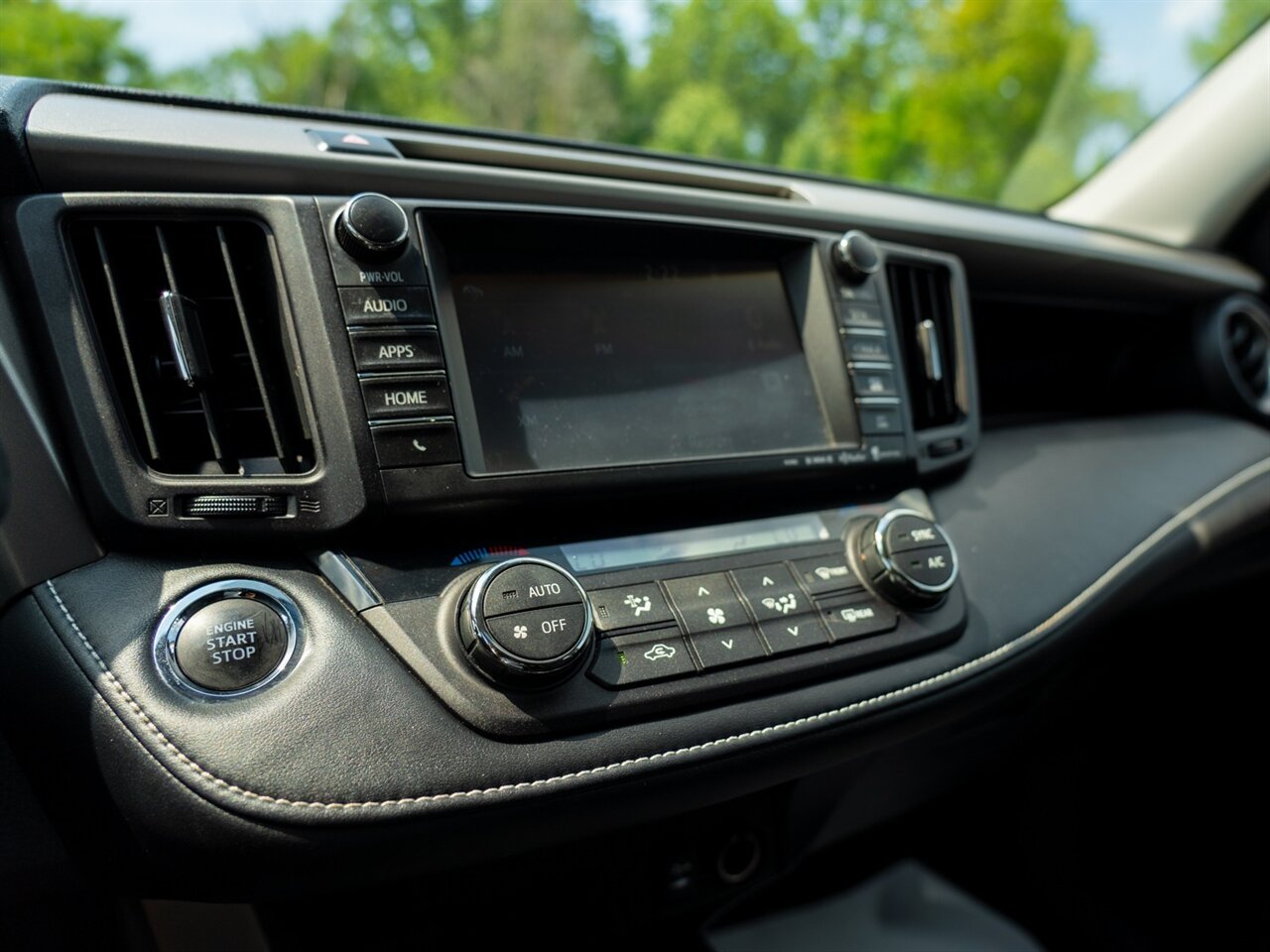 2017 Toyota RAV4 XLE - Photo 31 - Washington, MI 48094