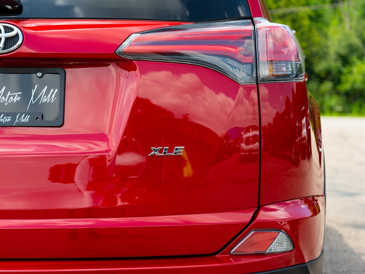 2017 Toyota RAV4 XLE - Photo 11 - Washington, MI 48094