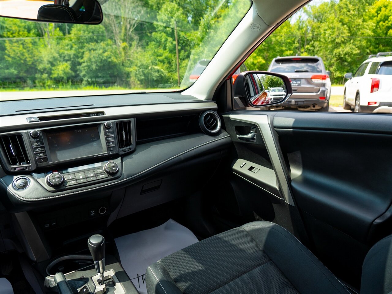 2017 Toyota RAV4 XLE - Photo 25 - Washington, MI 48094