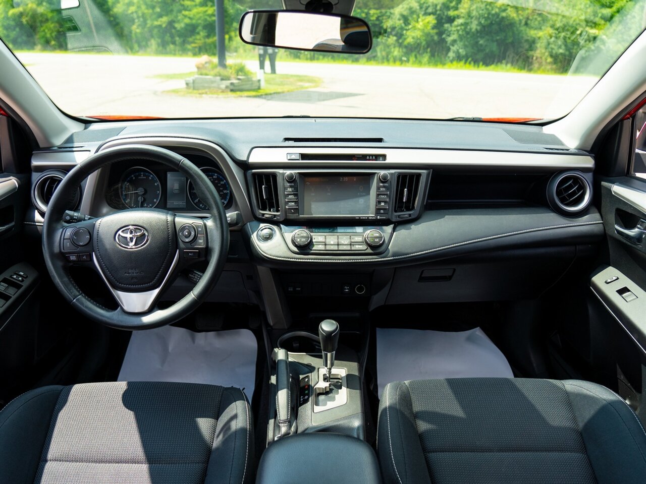 2017 Toyota RAV4 XLE - Photo 23 - Washington, MI 48094