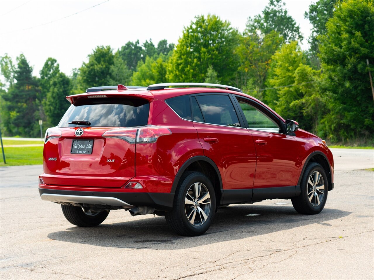 2017 Toyota RAV4 XLE - Photo 5 - Washington, MI 48094