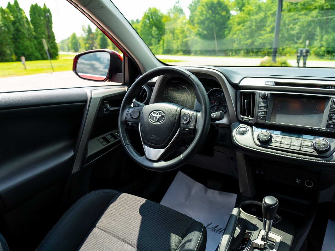 2017 Toyota RAV4 XLE - Photo 24 - Washington, MI 48094