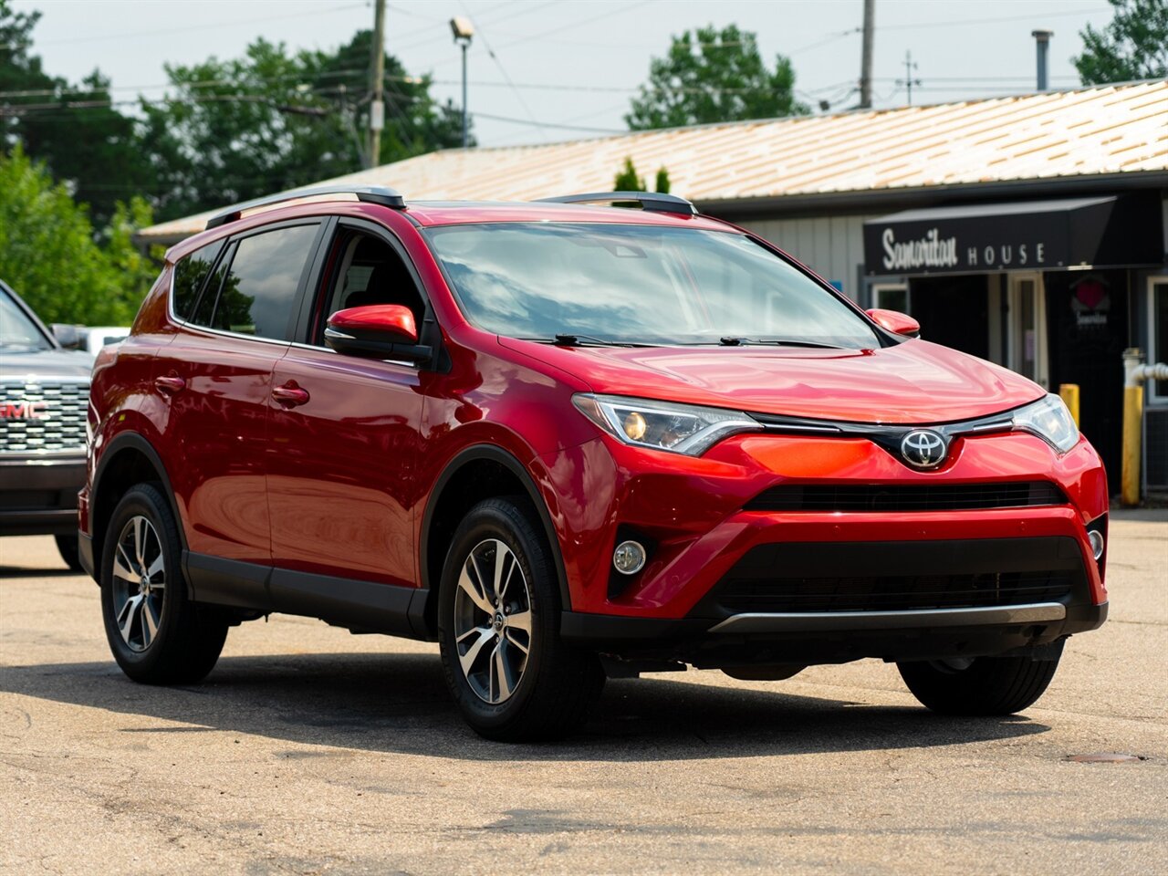 2017 Toyota RAV4 XLE - Photo 3 - Washington, MI 48094