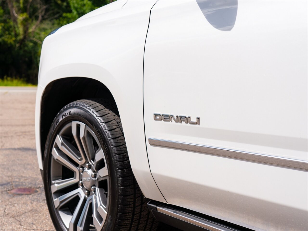 2020 GMC Yukon Denali   - Photo 11 - Washington, MI 48094