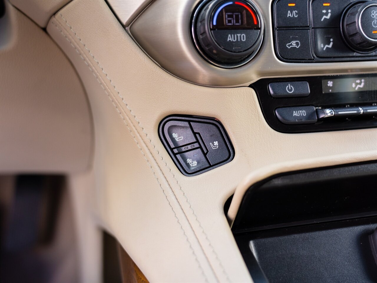 2020 GMC Yukon Denali   - Photo 44 - Washington, MI 48094