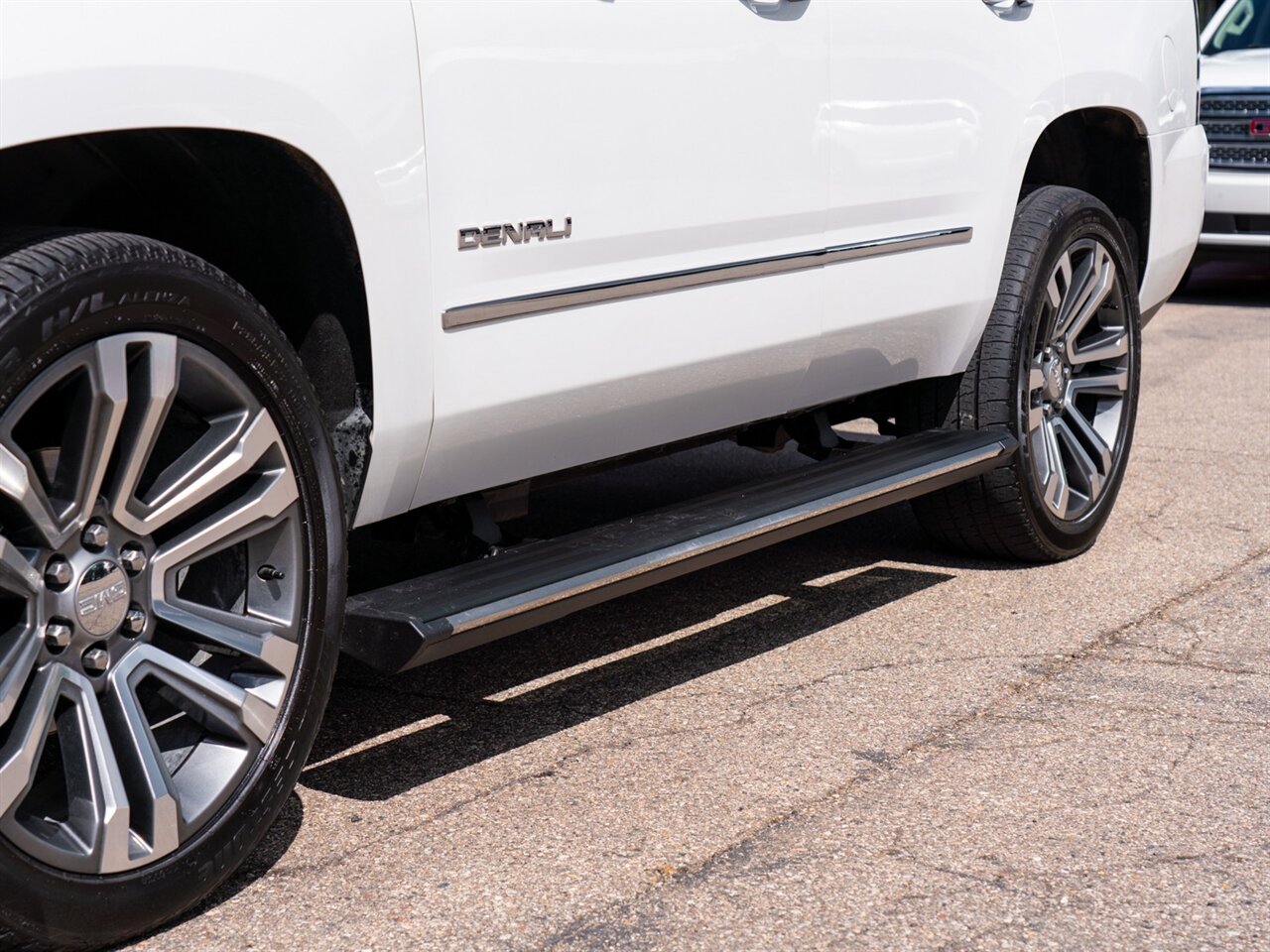 2020 GMC Yukon Denali   - Photo 12 - Washington, MI 48094