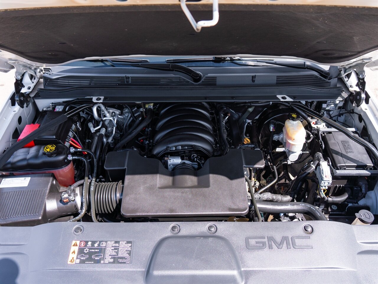 2020 GMC Yukon Denali   - Photo 14 - Washington, MI 48094
