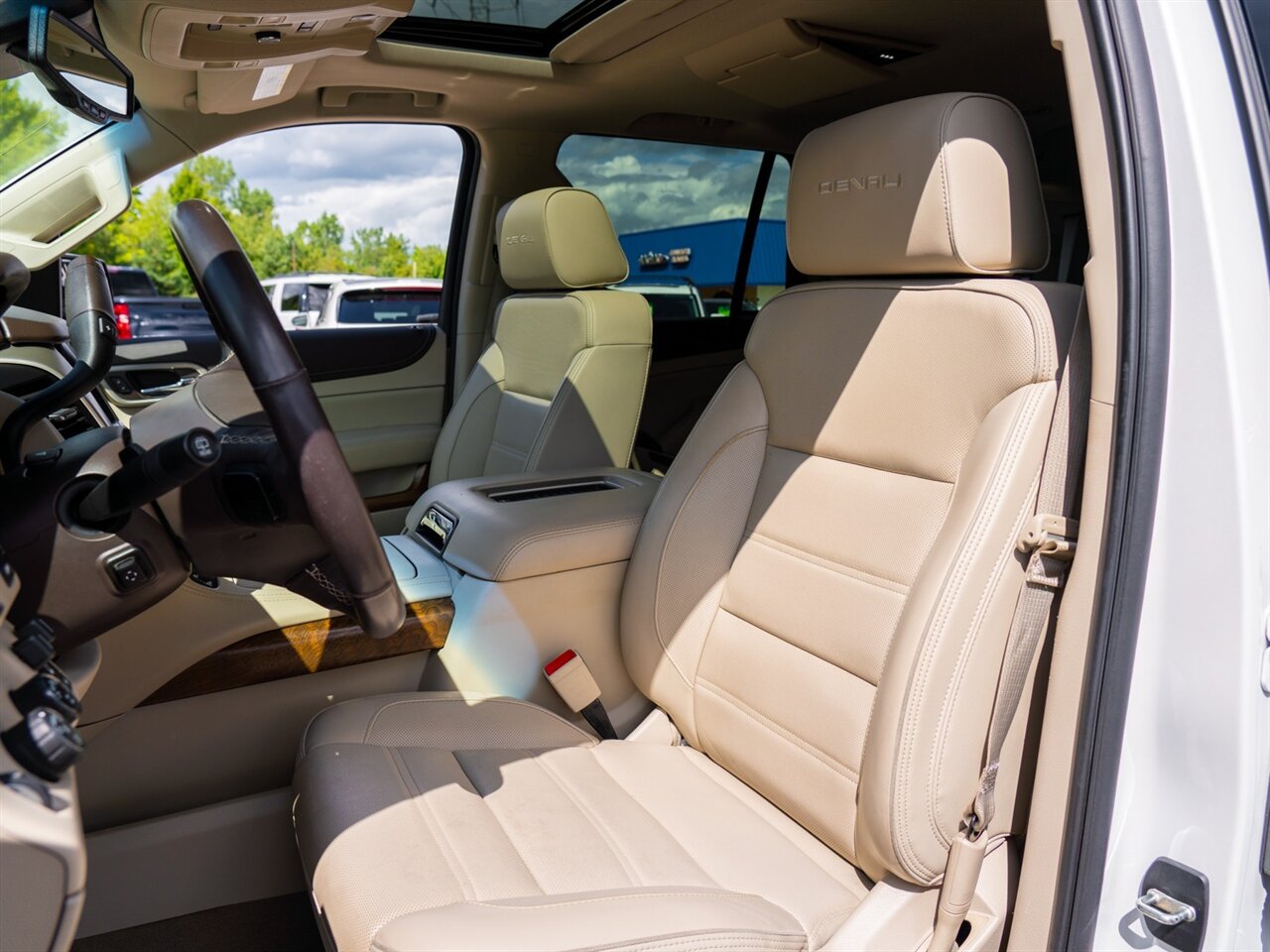 2020 GMC Yukon Denali   - Photo 19 - Washington, MI 48094