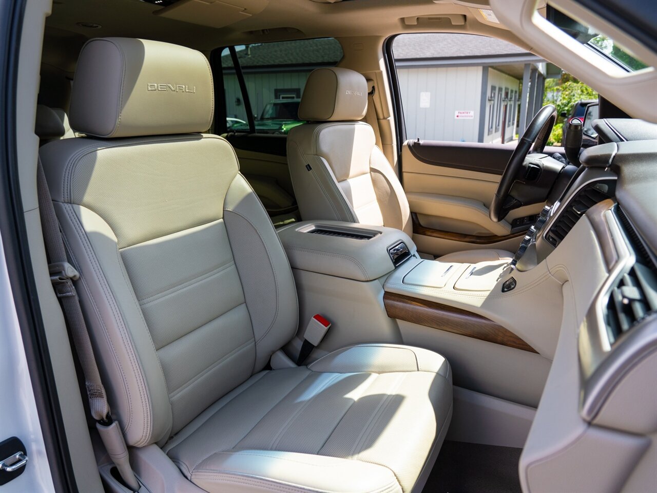 2020 GMC Yukon Denali   - Photo 22 - Washington, MI 48094