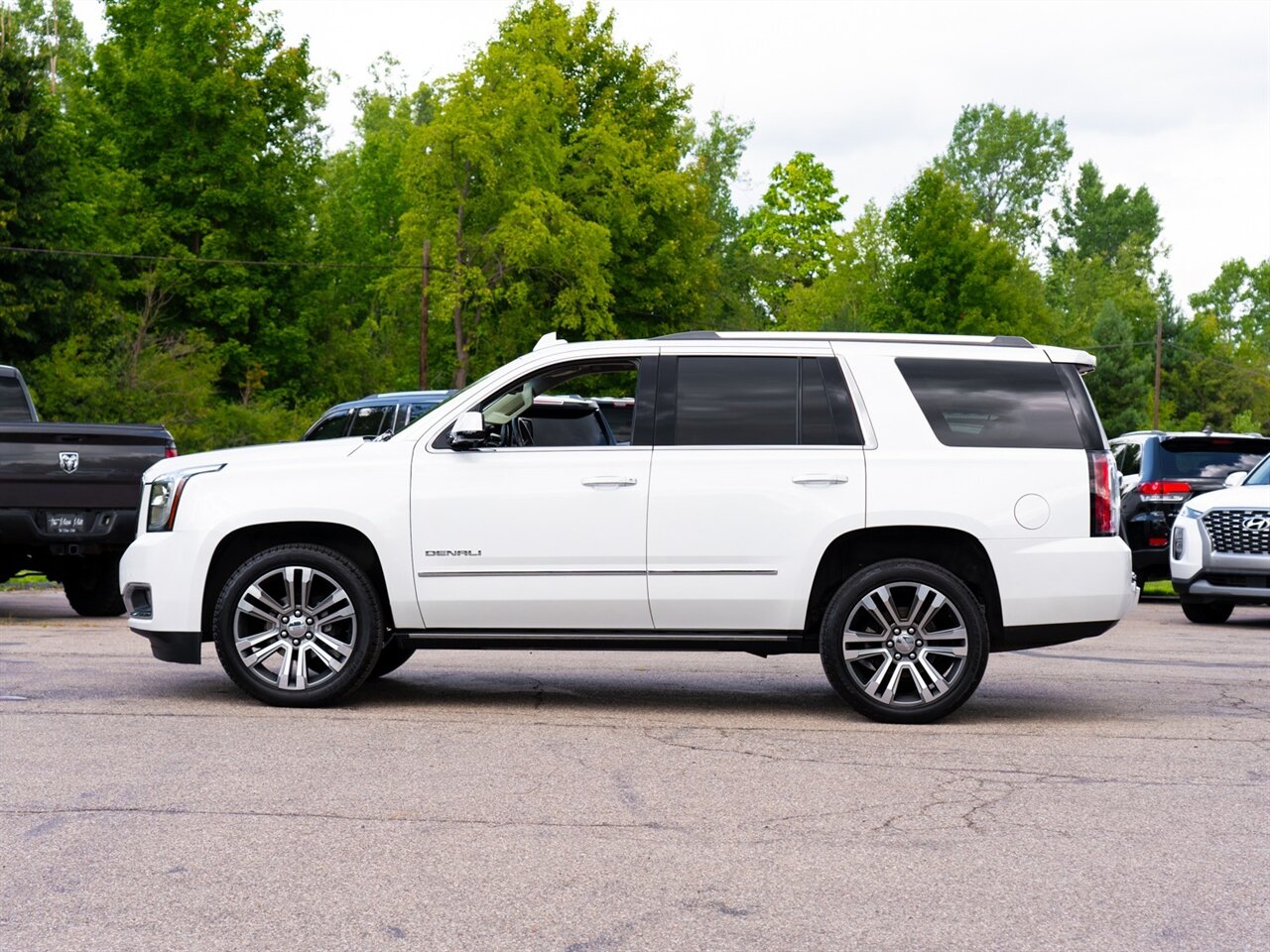 2020 GMC Yukon Denali   - Photo 8 - Washington, MI 48094