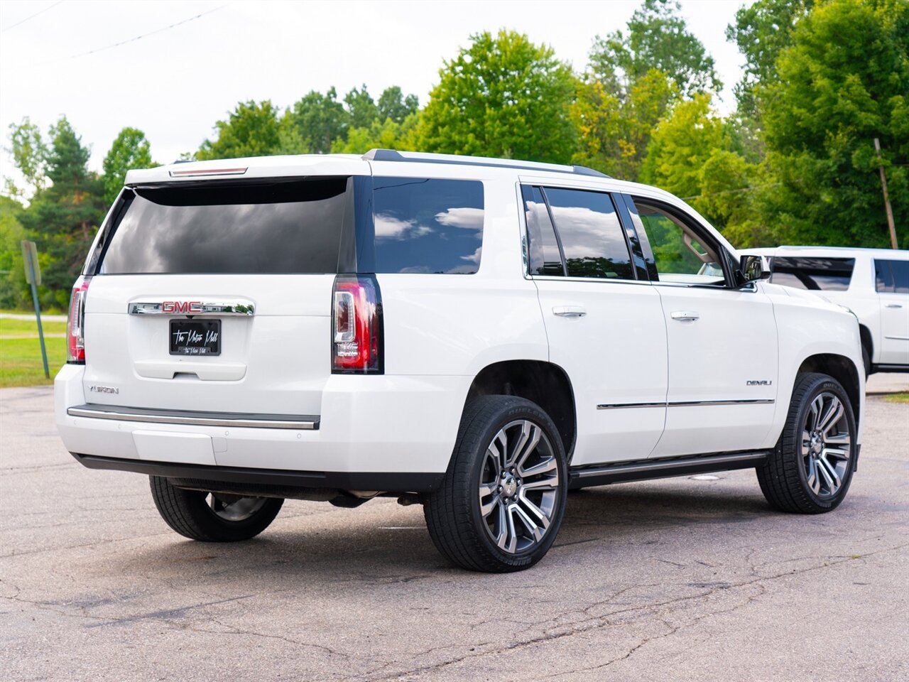 2020 GMC Yukon Denali   - Photo 5 - Washington, MI 48094