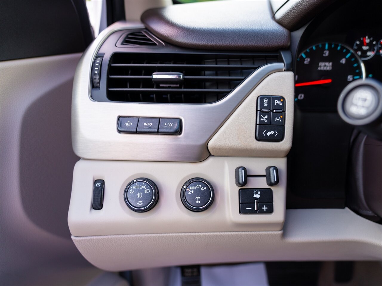 2020 GMC Yukon Denali   - Photo 42 - Washington, MI 48094
