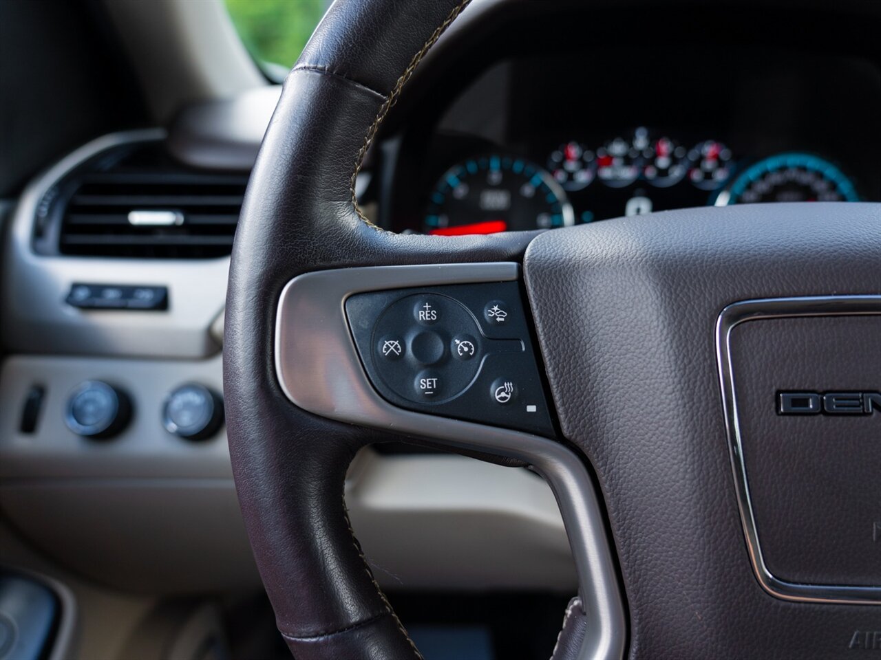 2020 GMC Yukon Denali   - Photo 33 - Washington, MI 48094