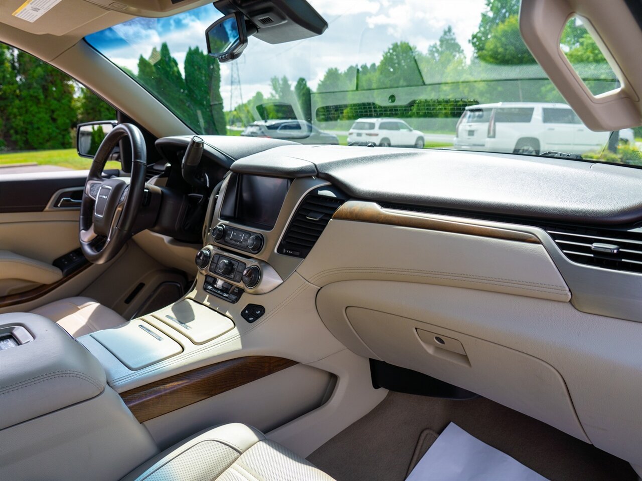 2020 GMC Yukon Denali   - Photo 21 - Washington, MI 48094