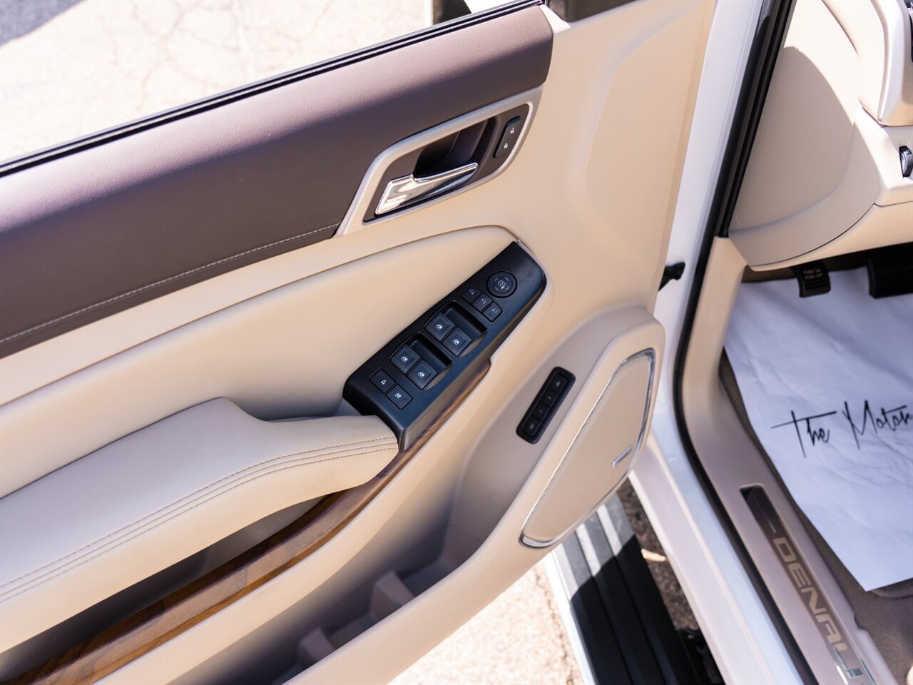2020 GMC Yukon Denali   - Photo 16 - Washington, MI 48094