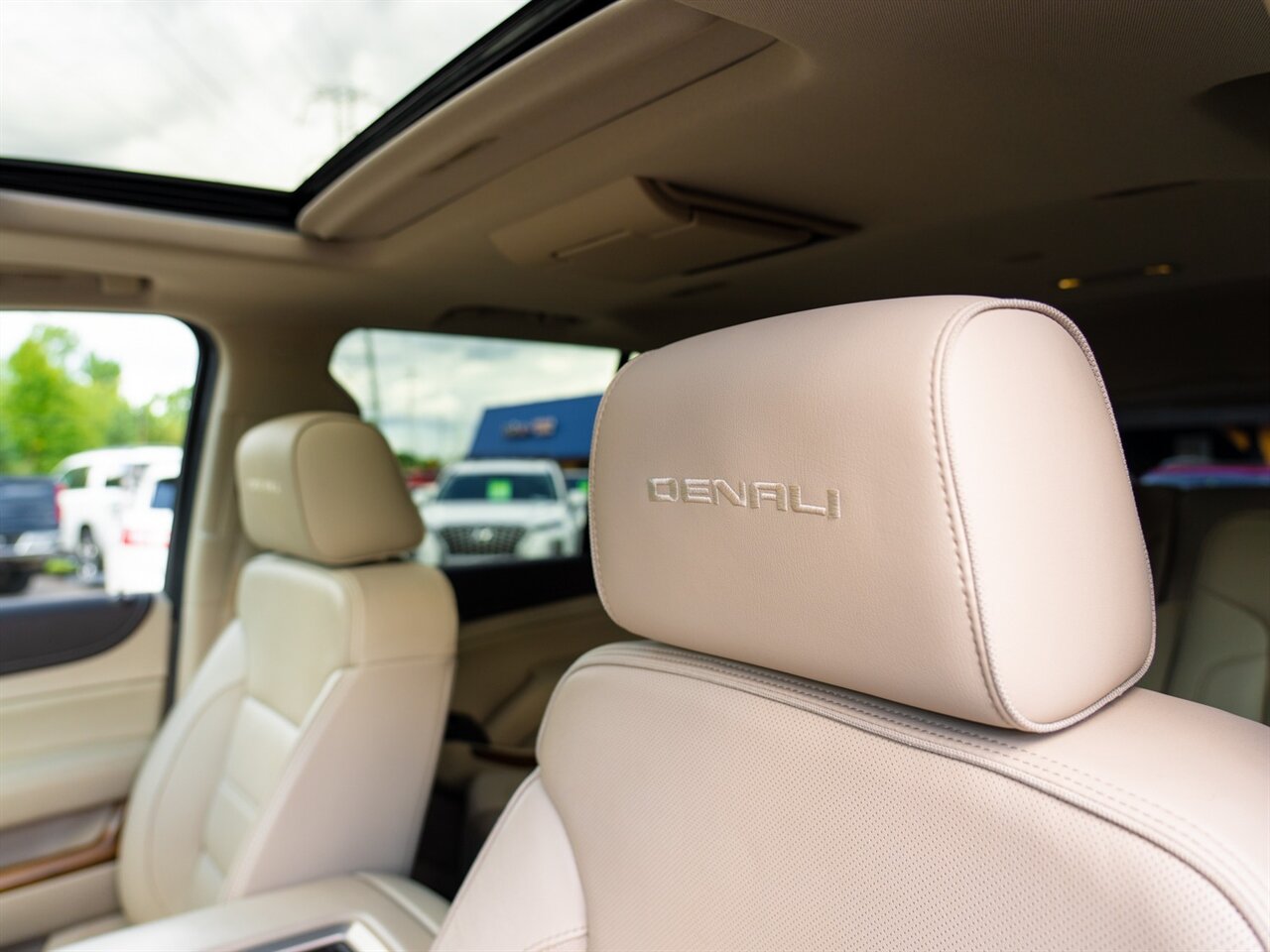 2020 GMC Yukon Denali   - Photo 49 - Washington, MI 48094
