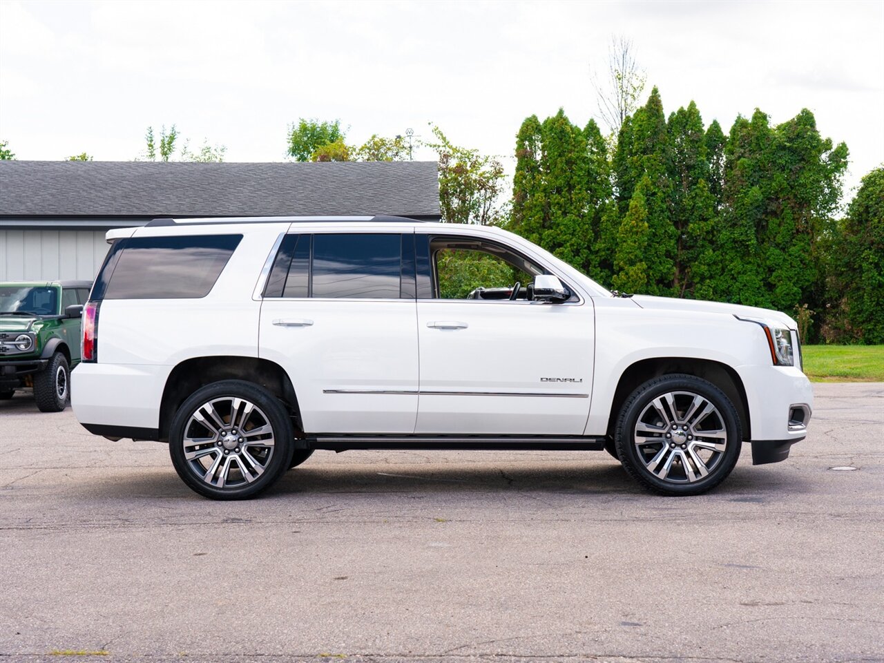 2020 GMC Yukon Denali   - Photo 4 - Washington, MI 48094