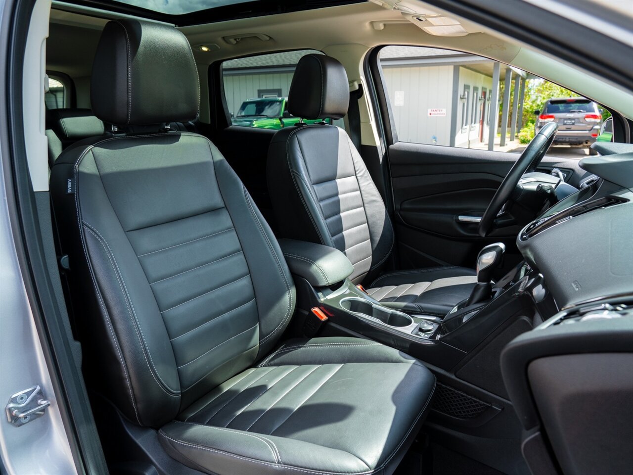 2015 Ford Escape Titanium photo 14